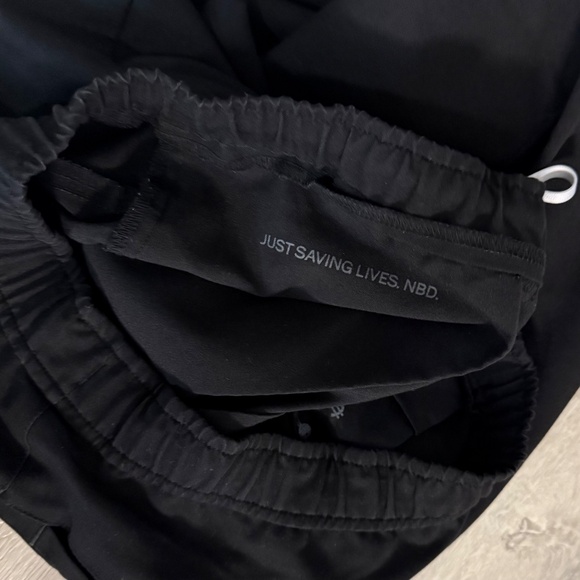 FIGS Women’s Black High Waisted Zamora Jogger & Casma two pocket Scrub top Small - Picture 8 of 13